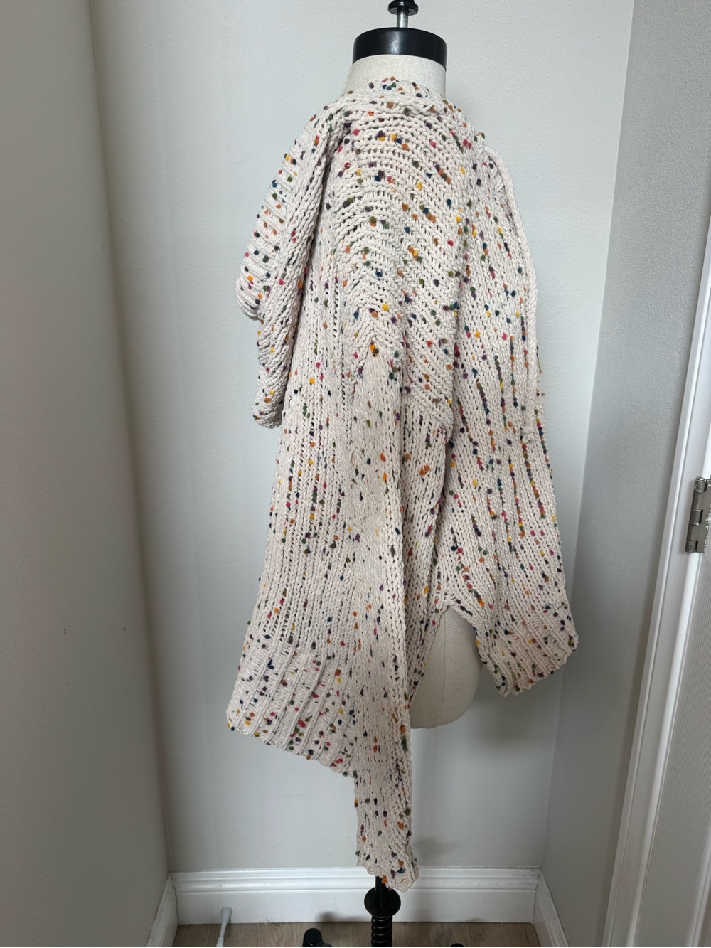 POL Confetti Speckled Cream V-Neck Pullover - Picture 3 of 6